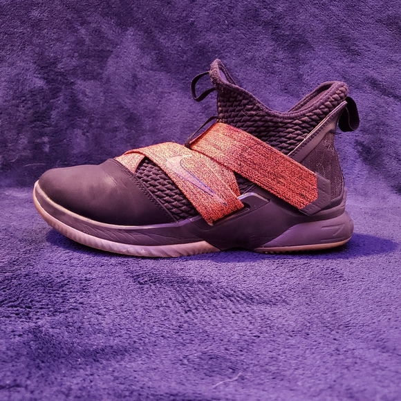 Nike LeBron Soldier 12 black base with red strap - Picture 8 of 10